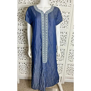 NWT Kate Landry Casuals Women’s Blue Denim Embroidered MIDI Dress Size Small